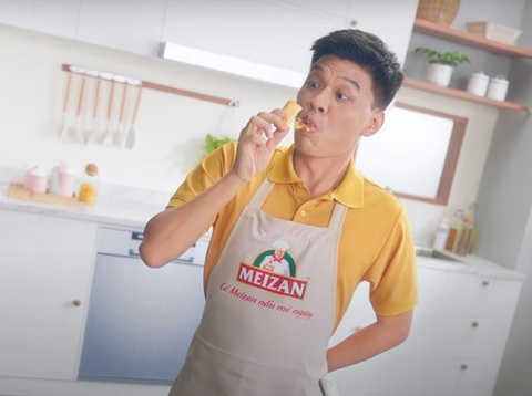 Vừa cắn một phát, diễn viên Trung Ruồi cảm thán 