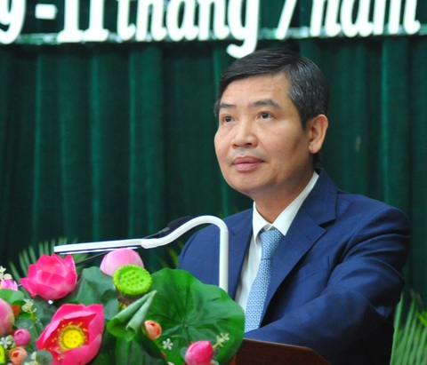 Ông Tạ Anh Tuấn - chủ tịch UBND tỉnh Phú Yên - phát biểu rằng có tình trạng cán bộ, công chức mang tư tưởng né việc, ngại va chạm để lấy tín nhiệm trước bầu cử - Ảnh: ANH NGỌC Ông Tạ Anh Tuấn - chủ tịch UBND tỉnh Phú Yên - phát biểu rằng có tình trạng cán bộ, công chức mang tư tưởng né việc, ngại va chạm để lấy tín nhiệm trước bầu cử - Ảnh: ANH NGỌC