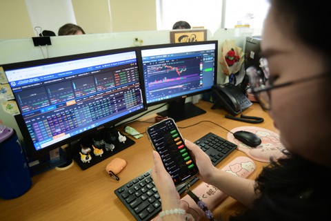 Một cổ phiếu tăng 1.400% sau một quý bỗng dưng 'rớt sàn', trắng bên mua- Ảnh 1. VN-Index chấm dứt 7 phiên tăng liên tiếp - Ảnh: QUANG ĐỊNH