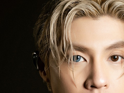 Noo Phước Thịnh khiến dân tình 'xỉu lên xỉu xuống' với visual cool ngầu- Ảnh 2. Tạo hình mới lạ của Noo Phước Thịnh khiến khán giả của anh vô cùng tò mò.