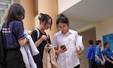 Điểm chuẩn xét tuyển sớm Trường ĐH Sư phạm TP.HCM: Cao nhất 29,81 điểm- Ảnh 1. Thí sinh tham dự kỳ thi đánh giá chuyên biệt tại Trường đại học Sư phạm TP.HCM. Xét tuyển sử dụng kết quả học tập THPT kết hợp thi đánh giá năng lực chuyên biệt là một trong các phương thức xét tuyển sớm nhà trường vừa công bố điểm chuẩn - Ảnh: XUÂN HUY