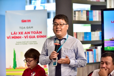 Lái xe an toàn: Giải quyết 'gốc rễ' từ ý thức mỗi người- Ảnh 4. ThS. Đoàn Hồng Đức - Phụ trách Bộ môn Quy hoạch Giao thông, Viện Xây dựng Trường ĐH Giao thông vận tải TP.HCM, chia sẻ tại tọa đàm - Ảnh: T.T.D.