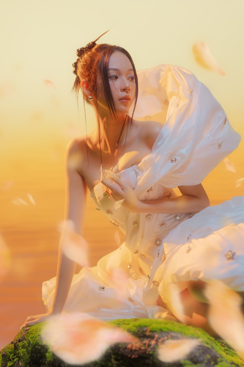 Phí Phương Anh hòa giọng cùng Trung Quân- Ảnh 3. Phí Phương Anh đã có ba năm ca hát với những sản phẩm được đầu tư chỉn chu