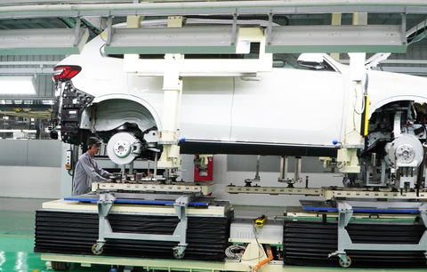 6 tháng, Quảng Nam thu ngân sách hơn 12.200 tỉ đồng- Ảnh 2. Khu vực công nghiệp - xây dựng của Quảng Nam tăng 4,7% so với cùng kỳ - Ảnh: LÊ TRUNG