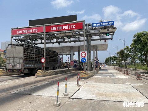 Trạm BOT đặt giữa tỉnh, không cho đấu nối với 14 tuyến đường vì sợ mất nguồn thu- Ảnh 1. Trạm BOT Trường Thịnh chắn giữa TP Đông Hà tỉnh lỵ và vùng phía nam tỉnh Quảng Trị - Ảnh: HOÀNG TÁO
