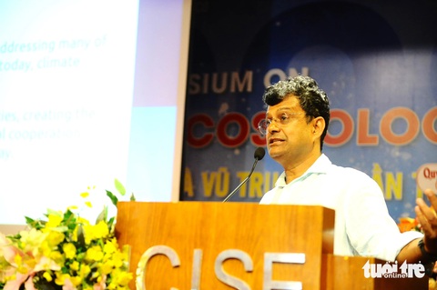 GS Atish Dabholkar – giám đốc Trung tâm ICTP phát biểu tại lễ kỷ niệm - Ảnh: LÂM THIÊN GS Atish Dabholkar - giám đốc Trung tâm ICTP - phát biểu tại lễ kỷ niệm - Ảnh: LÂM THIÊN
