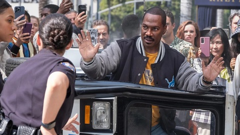 Eddie Murphy trở lại với hậu truyện hay nhất thương hiệu Beverly Hills Cop- Ảnh 4. Eddie Murphy tiếp tục có vai diễn gây ấn tượng - Ảnh: Netflix