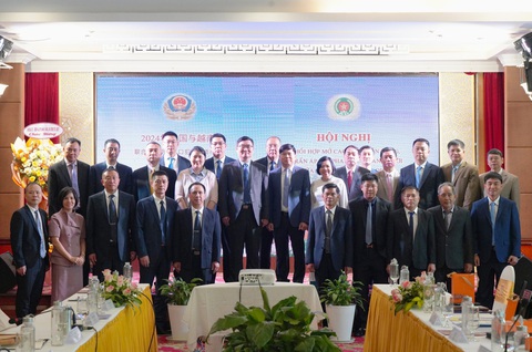 Công an Việt Nam và Trung Quốc bắt tay trấn áp tội phạm mua bán người- Ảnh 1. Lãnh đạo Bộ Công an Việt Nam và Trung Quốc bắt tay mở cuộc trấn áp tội phạm buôn bán người - Ảnh: TRẦN HỒNG