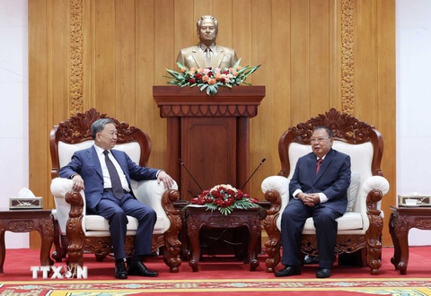 Chủ tịch nước Tô Lâm gặp lãnh đạo, nguyên lãnh đạo cấp cao Lào- Ảnh 5. Chủ tịch nước Tô Lâm gặp nguyên Tổng bí thư, Chủ tịch nước Lào Bounnhang Vorachith - Ảnh: TTXVN