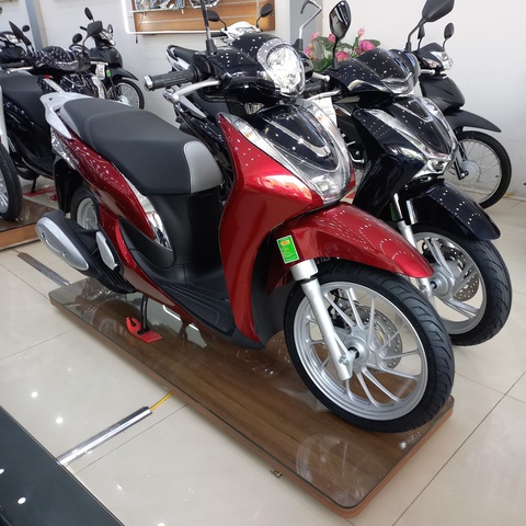 Người Việt giảm nhu cầu mua xe máy, cơ hội cho xe máy điện?- Ảnh 1. Nhu cầu mua xe máy chưa quá khởi sắc - Ảnh minh họa: Đại lý xe máy Honda