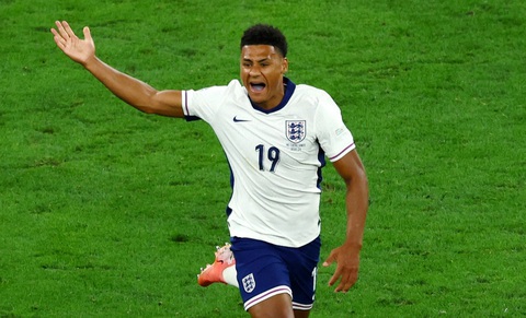 Watkins đá hơn 9 phút, sút 1 cú giựt giải ‘Cầu thủ xuất sắc nhất’- Ảnh 1. Siêu dự bị Ollie Watkins giành danh hiệu