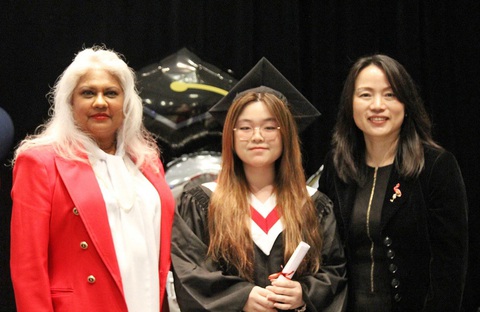 Anh Thư trong buổi lễ tốt nghệp tại Trường phổ thông London International Academy (Canada) - Ảnh: NVCC Anh Thư trong buổi lễ tốt nghệp tại Trường phổ thông London International Academy (Canada) - Ảnh: NVCC