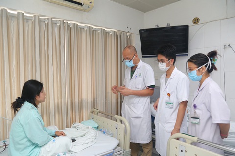 Sau khi được loại bỏ các khối Sau khi được loại bỏ các khối u filler trong ngực, sức khỏe của chị T. đang dần ổn định - Ảnh: Bệnh viện cung cấp