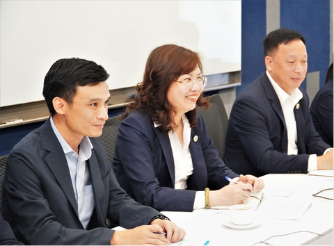 World Bank nói gì về tiến trình nâng hạng thị trường chứng khoán của Việt Nam?- Ảnh 1. Bà Vũ Thị Chân Phương - chủ tịch Ủy ban Chứng khoán - tại cuộc làm việc với đại diện WB tại Việt Nam - Ảnh: SSC