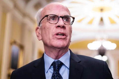 Thượng nghị sĩ Dân chủ đầu tiên kêu gọi Tổng thống Biden ngừng tranh cử- Ảnh 1. Thượng nghị sĩ Mỹ Peter Welch - Ảnh: FORBES/GETTY IMAGES