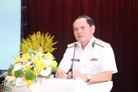 Chuẩn đô đốc Phạm Văn Luyện - phó chủ nhiệm chính trị hải quân thuộc Quân chủng Hải quân - báo cáo chuyên đề tại hội nghị - Ảnh: VĂN VINH Chuẩn đô đốc Phạm Văn Luyện - phó chủ nhiệm chính trị hải quân thuộc Quân chủng Hải quân - báo cáo chuyên đề tại hội nghị - Ảnh: VĂN VINH