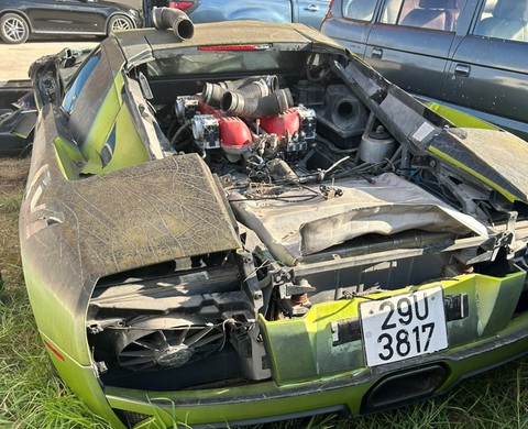 Vì sao phải tiêu hủy hai siêu xe Lamborghini và Mercedes-Benz AMG G63 mà không đưa ra đấu giá?- Ảnh 1. Siêu xe Lamborghini bị tiêu hủy bằng cách cắt khung sườn, phá hủy để bán phế liệu - Ảnh: L.T.