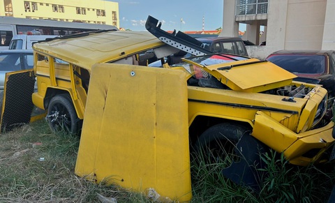 Vì sao phải tiêu hủy hai siêu xe Lamborghini và Mercedes-Benz AMG G63 mà không đưa ra đấu giá?- Ảnh 2. Siêu xe Mercedes-Benz AMG G63 cũng bị biến dạng sau khi áp dụng biện pháp tiêu hủy - Ảnh: L.T.
