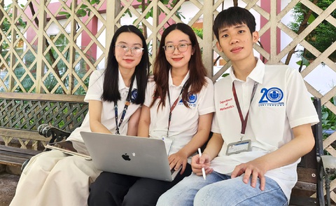 Ba trong bốn sinh viên của nhóm: Gia An, Phương Trinh và Mai Phương (từ phải qua) - Ảnh: C.T. Ba trong bốn sinh viên của nhóm: Gia An, Phương Trinh và Mai Phương (từ phải qua) - Ảnh: C.T.
