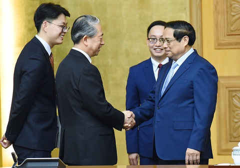 Đại sứ Trung Quốc Hùng Ba sắp kết thúc nhiệm kỳ tại Việt Nam- Ảnh 1. Thủ tướng Phạm Minh Chính bắt tay Đại sứ Trung Quốc Hùng Ba tại cuộc tiếp ngày 11-7 - Ảnh: VGP