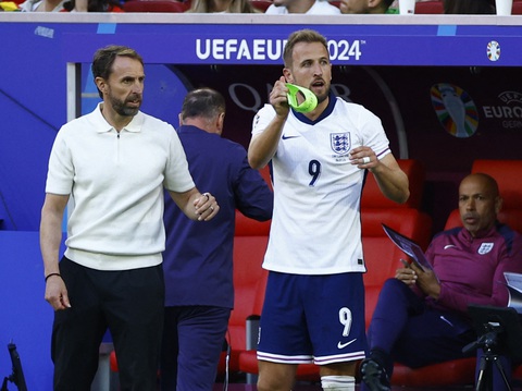 Đường vào chung kết Euro 2024 của Anh và Tây Ban Nha- Ảnh 2. HLV Southgate (trái) đứng trước cơ hội giúp tuyển Anh lần đầu tiên vô địch Euro - Ảnh: REUTERS