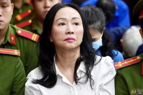Truy tố bà Trương Mỹ Lan và đồng phạm chuyển hơn 4,5 tỉ USD ra nước ngoài- Ảnh 1. Bà Trương Mỹ Lan tại phiên tòa sơ thẩm xét xử vụ án xảy ra ở Ngân hàng SCB - Ảnh: HỮU HẠNH