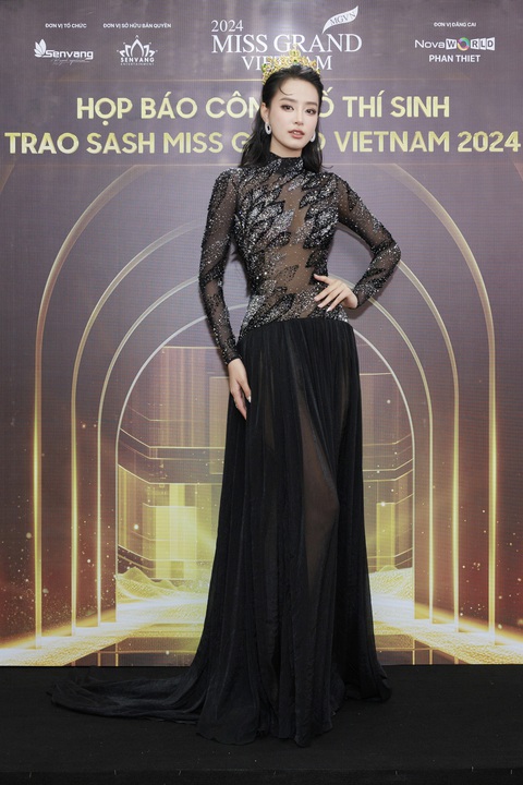 Miss Grand Vietnam 2024 bỏ qua vòng thi bán kết- Ảnh 5. Bùi Khánh Linh gần đây gây chú ý khi tham gia show hẹn hò Đảo thiên đường. Cô sẽ là huấn luyện viên catwalk Miss Grand Vietnam 2024.