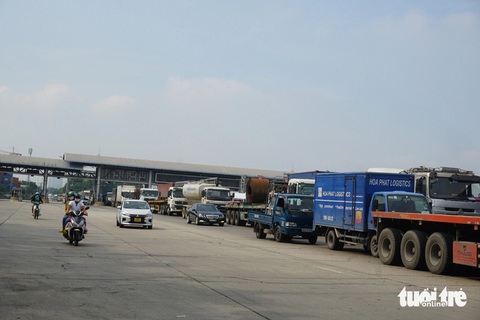 Chưa thu hồi đủ 355 tỉ ở dự án đường dẫn cầu Phú Mỹ, TP.HCM tính đến nguồn thu trạm thu phí- Ảnh 1. Hiện nhà đầu tư hằng tuần đang trích tiền từ trạm thu phí cầu Phú Mỹ thuộc dự án cầu Phú Mỹ theo hình thức BOT để trả dần khoản tiền 355,4 tỉ đồng - Ảnh: ĐỨC PHÚ