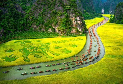Giải khuyến khích - Lễ hội mùa vàng Tam Cốc - Tác giả Ngô Thị Thu Ba (TP.HCM) Giải khuyến khích - Lễ hội mùa vàng Tam Cốc - Tác giả Ngô Thị Thu Ba (TP.HCM)