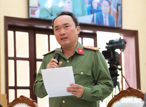 Giám đốc Công an Lâm Đồng nói về vụ vay 270 triệu phải trả hơn 4 tỉ đồng- Ảnh 1. Đại tá Trương Minh Đương - giám đốc Công an tỉnh Lâm Đồng - trả lời chất vấn liên quan đến đấu tranh với tín dụng đen trên địa bàn tỉnh - Ảnh: M.V.
