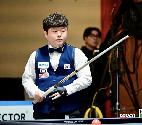 Tay cơ số 1 thế giới Trần Quyết Chiến dừng bước sớm tại World Cup billiards Porto- Ảnh 2. Cho Myung Woo thể hiện phong độ cao khi đối đầu Trần Quyết Chiến - Ảnh: UMB