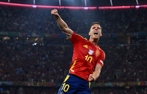 Sao Tây Ban Nha Dani Olmo từng 'chê' chuyện chụp ảnh với Messi- Ảnh 2. Dani Olmo góp công lớn giúp Tây Ban Nha vào chung kết Euro 2024 - Ảnh: REUTERS