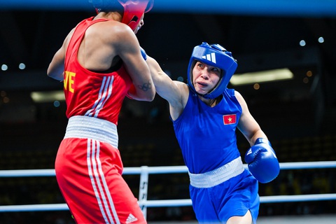 Hà Thị Linh - bà mẹ 2 con quả cảm- Ảnh 1. Hà Thị Linh trên võ đài - Ảnh: Boxingathlete365