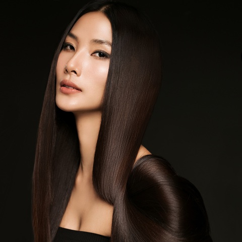 Hoàng Thùy xéo xắt cực gắt 'nữ hoàng đạo lý'- Ảnh 2. Hoàng Thùy khẳng định chỉ muốn lên tiếng bảo vệ bản thân.