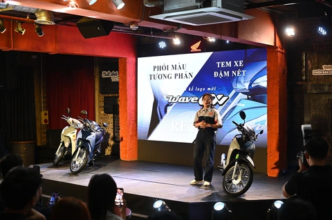 Honda Wave Alpha 2025 ra mắt, cộng đồng mạng xôn xao: 'Thiết kế Honda quá nhàn, đổi mỗi màu và tem'- Ảnh 1. Honda Wave Alpha 2025 ra mắt Việt Nam ngày 11-7. Sự ra đời của Wave Alpha đánh dấu bước ngoặt của Honda trong cuộc chiến xe máy giá rẻ. Vì lẽ đó, mẫu xe này còn được gọi là
