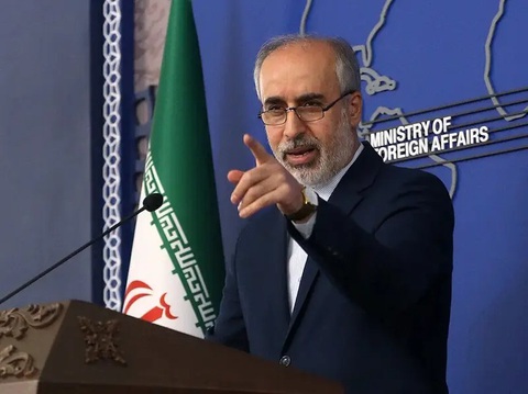 Bị NATO cáo buộc 'hỗ trợ quân sự trực tiếp' cho Nga, Iran lên tiếng- Ảnh 1. Người phát ngôn Bộ Ngoại giao Iran Nasser Kanaani - Ảnh: IRAN INTERNATIONAL