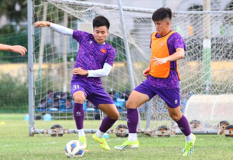 U19 Việt Nam tập buổi đầu ở TP.HCM trước khi đi Indonesia- Ảnh 1. U19 Việt Nam tập vào chiều 12-7 - Ảnh: QUANG THỊNH