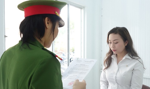 Khởi tố nhóm cựu cán bộ ngân hàng gây thiệt hại hơn 600 tỉ đồng- Ảnh 2. Bị can Võ Đan Vân gây thiệt hại hơn 272 tỉ đồng - Ảnh: TIẾN VĂN