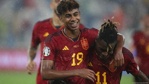 Những cầu thủ gốc Phi tỏa sáng tại Euro 2024- Ảnh 1. Lamine Yamal (19) và Nico Williams đóng vai trò quan trọng trong hành trình tìm kiếm vinh quang tại Euro của Tây Ban Nha - Ảnh: Reuters