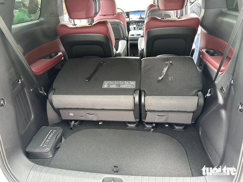 Chi tiết GAC M8 sắp về Việt Nam: Dễ nhầm thành Alphard, công nghệ bạt ngàn, có điểm giống Rolls-Royce- Ảnh 6. Không gian phía sau rộng rãi với hàng ghế 3 có thể kéo tiến/lùi hoặc gập gọn tùy mục đích sử dụng - Ảnh: ĐĂNG VIỆT