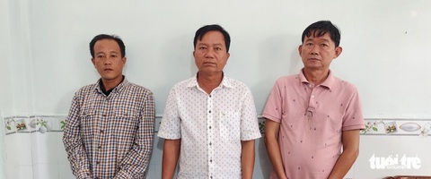 Bắt cựu thanh tra 'nhận hối lộ' liên quan vụ bảo kê mặt biển ở Kiên Giang- Ảnh 1. Từ trái qua phải: các ông Nguyễn Thái Ngạn, Nguyễn Tấn Dũng, Trần Thanh Liêm (cựu cán bộ Thanh tra Sở Nông nghiệp và Phát triển nông thôn tỉnh) - Ảnh: HOÀNG ĐÔ