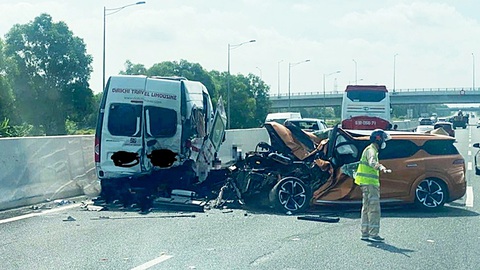 Va quẹt xe, ứng xử sao cho hợp lý?- Ảnh 1. Hiện trường một vụ tai nạn giao thông trên cao tốc - Ảnh: D.X.