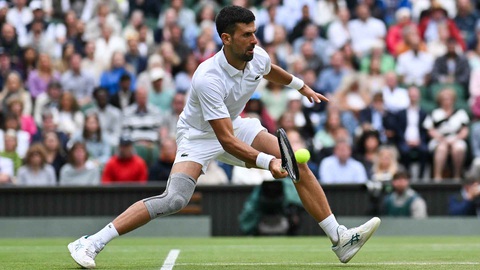 Djokovic khao khát giành danh hiệu Grand Slam thứ 25 trong sự nghiệp- Ảnh 1. Novak Djokovic sẽ đối mặt với Carlos Alcaraz ở trận chung kết vào ngày 14-7 - Ảnh: Getty Images