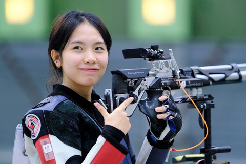 Xạ thủ Lê Thị Mộng Tuyền: Từ thể thao học đường đến đấu trường Olympic- Ảnh 1. Lê Thị Mộng Tuyền giành tấm vé danh giá tham dự Olympic Paris 2024 - Ảnh: HOÀNG TÙNG