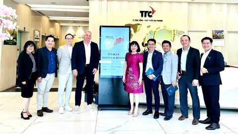TTC Land sẵn sàng cho chu kỳ phục hồi mới- Ảnh 2. Bà Huỳnh Bích Ngọc, Phó Chủ tịch thường trực kiêm Tổng Giám đốc Tập đoàn TTC, cùng Ban lãnh đạo TTC Land gặp gỡ làm việc cùng ông Artur Gerber, Tổng Giám đốc TUI BLUE
