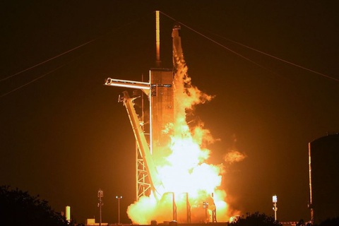 Mỹ đình chỉ phóng tên lửa Falcon 9 sau sự cố nghiêm trọng- Ảnh 1. Trong báo cáo ban đầu, SpaceX cho biết sự cố ở tầng 2 tên lửa Falcon 9 xảy ra sau khi các kỹ sư phát hiện rò rỉ oxy lỏng, nhiên liệu tạo ra lực đẩy - Ảnh: AFP