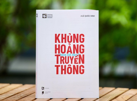 Khủng hoảng truyền thông doanh nghiệp: Giải quyết từ gốc rễ vấn đề- Ảnh 5. Sản phẩm được đúc kết từ hơn 30 năm kinh nghiệm trong lĩnh vực truyền thông của chuyên gia Lê Quốc Vinh - Ảnh: QUANG ĐỊNH