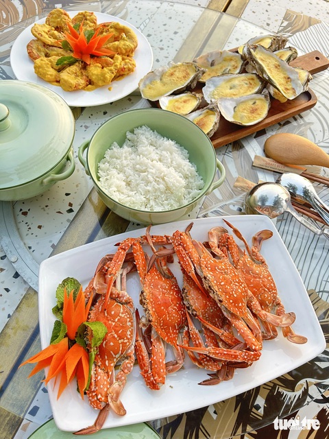 Trào lưu ngày ăn 1 bữa có thực sự giúp giảm cân?- Ảnh 3. Các chuyên gia khuyên nên ăn đa dạng, không nên tập trung một nhóm chất nào - Ảnh minh họa: ĐOÀN NHẠN