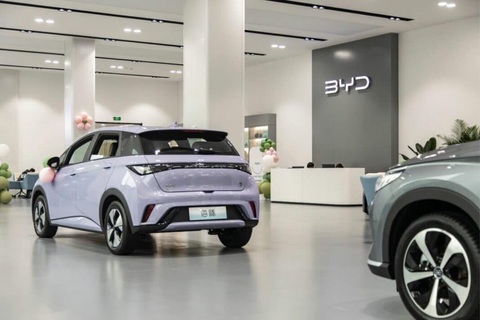 BYD dẫn đầu thị trường xe Trung Quốc nửa đầu năm 2024, áp đảo các hãng xe quốc tế- Ảnh 1. Dù chỉ bán xe điện hóa, BYD vẫn áp đảo Volkswagen và các liên doanh của họ tại Trung Quốc, qua đó chấm dứt hoàn toàn giai đoạn thống trị của đối thủ Đức tại sân nhà đã kéo dài những thập kỷ qua - Ảnh: CarNewsChina