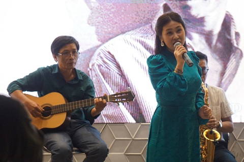 Ca sĩ Lôi Thủy xuất hiện trở lại sau một thời gian vắng bóng trên - Ảnh: T.ĐIỂU Ca sĩ Lôi Thủy xuất hiện trở lại sau một thời gian vắng bóng - Ảnh: T.ĐIỂU